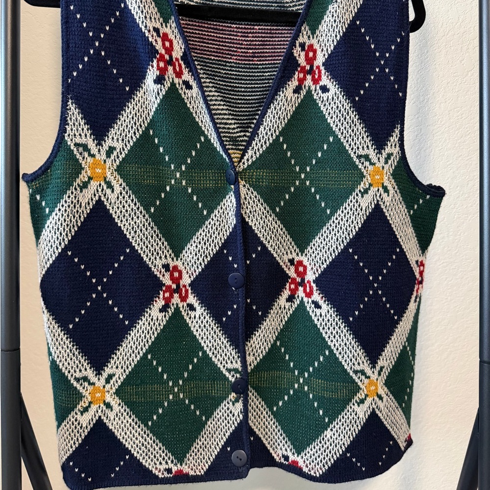 Chic Argyle Patterned Women's Vest - image 1